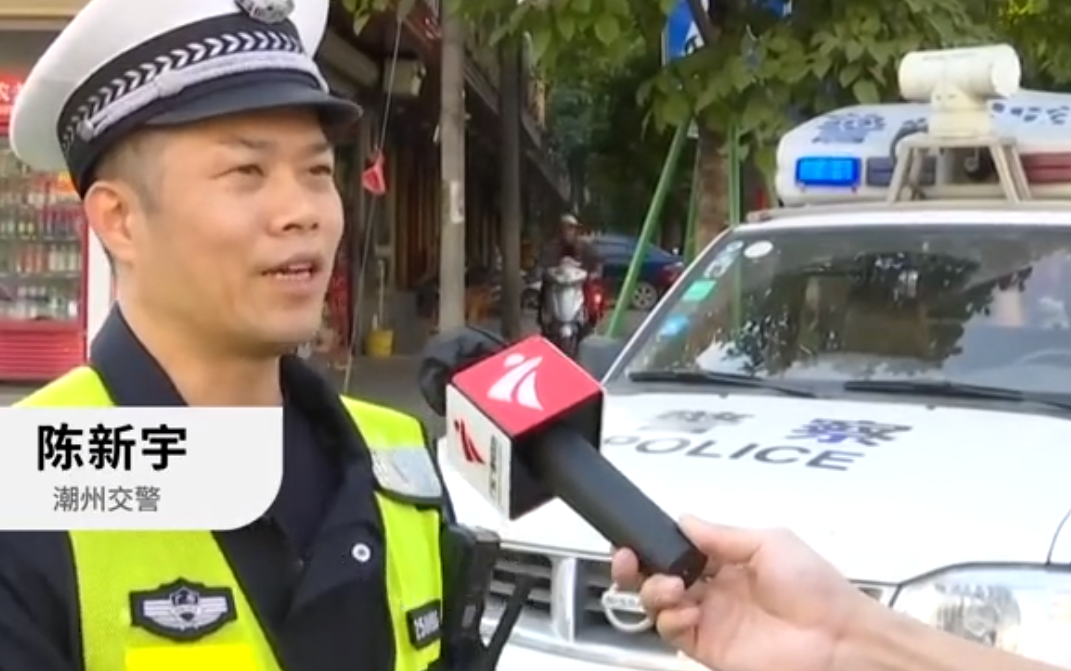 广东一男子酒驾拒绝配合,钻进警方车底,妻子还动手打警察