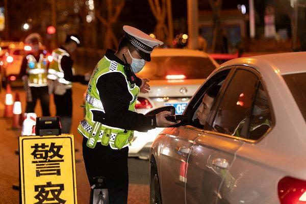 广州交警查酒驾护春运，哪家酒精测试仪价格最好