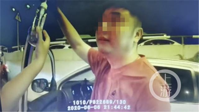 酒精测试仪亮红灯？这种“酒驾”有点冤，民警提醒多开窗