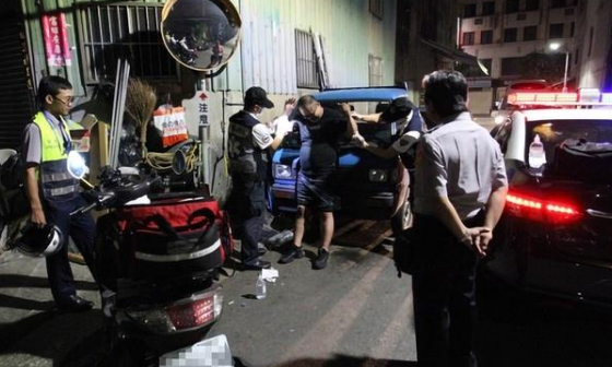 男子酒后催吐兼灌水,依然败给酒精检测仪,科学方法教你怎样做!