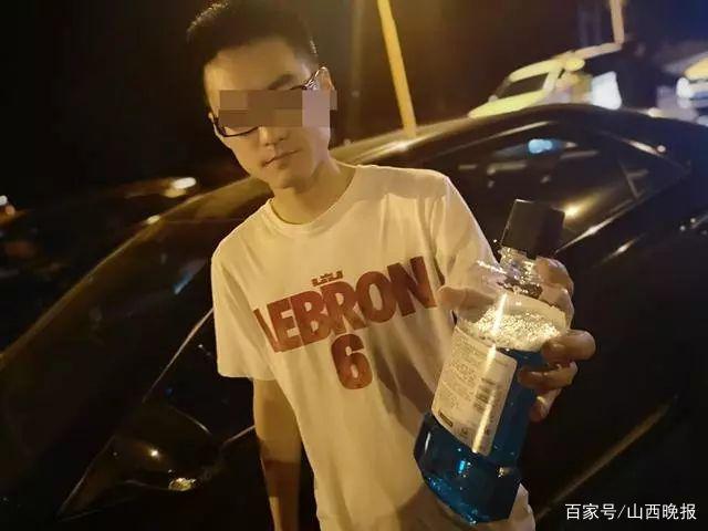 男子坚称没酒驾，一吹气酒精值119！警察看到车里这东西，放行了